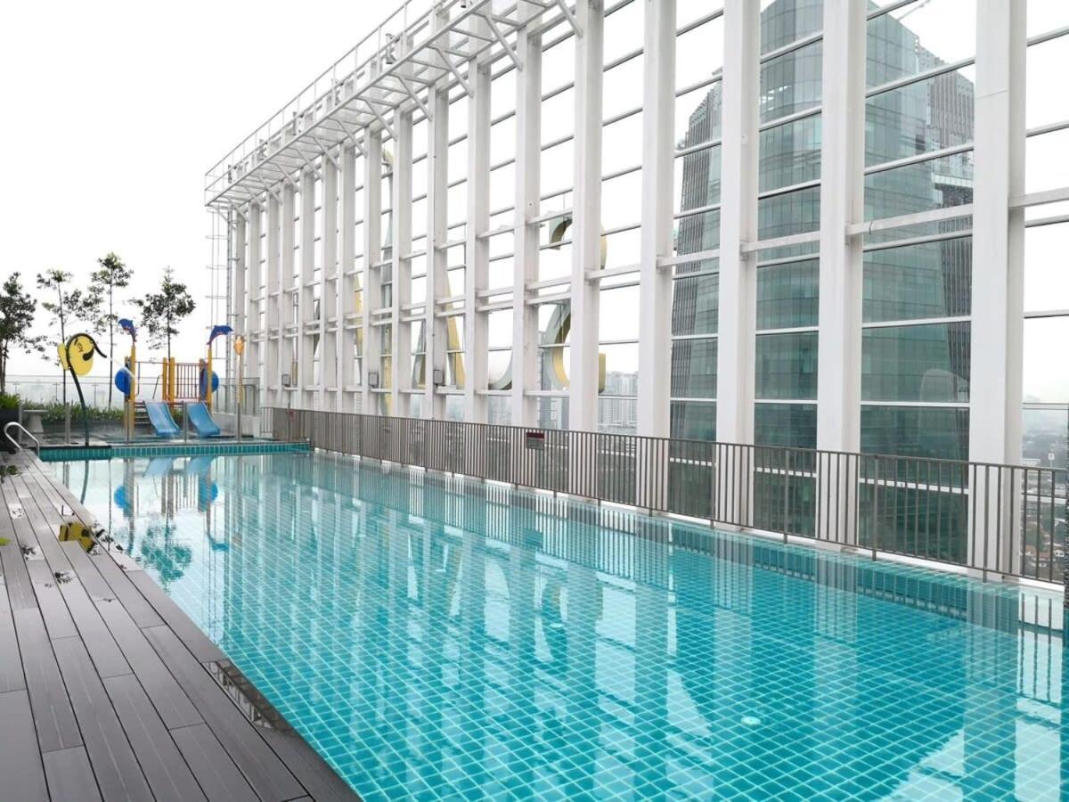 A Stylish High-Floor 2Br Suasana Suites Views Johor Bahru Extérieur photo
